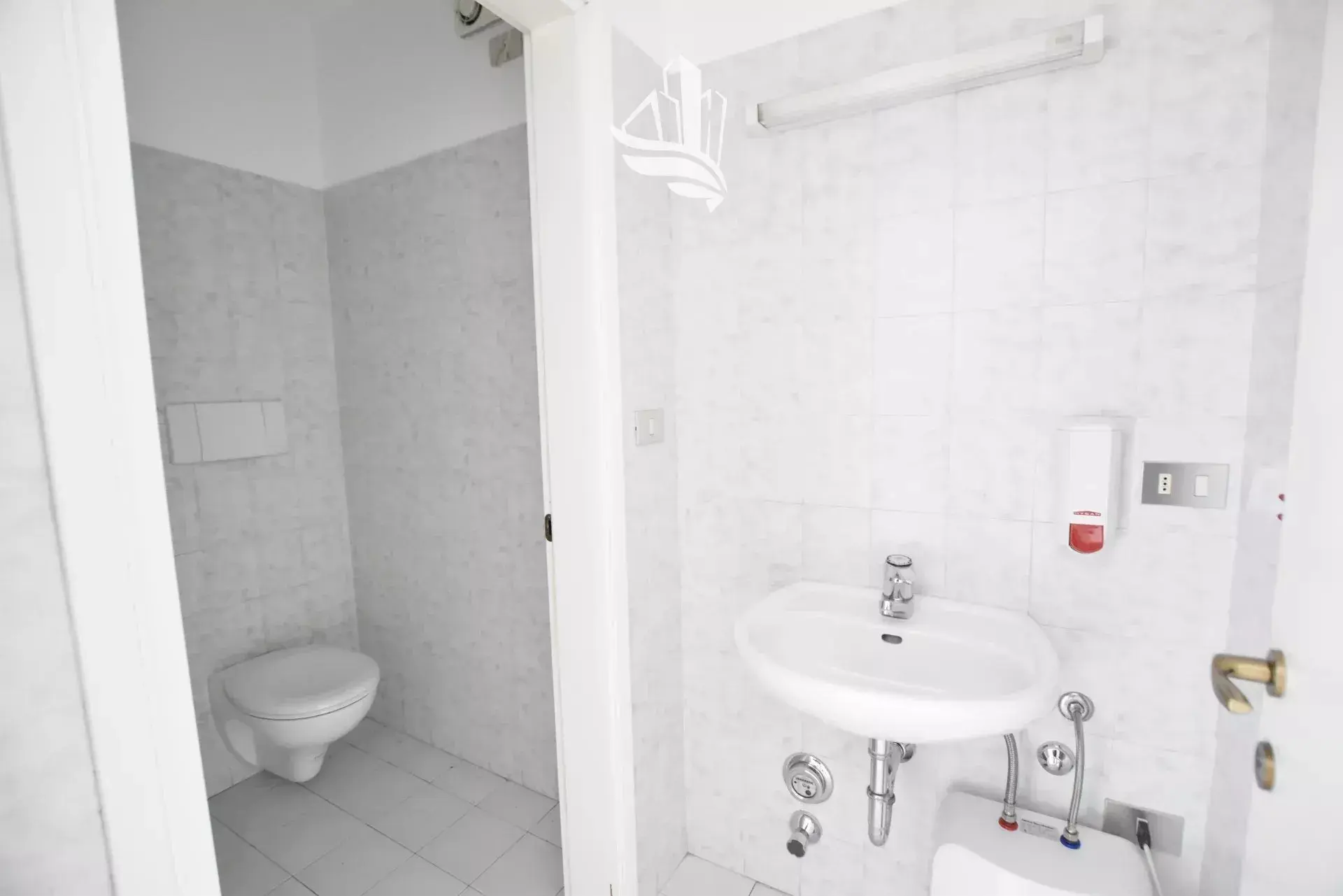 Immagine per Negozio in vendita a Ora