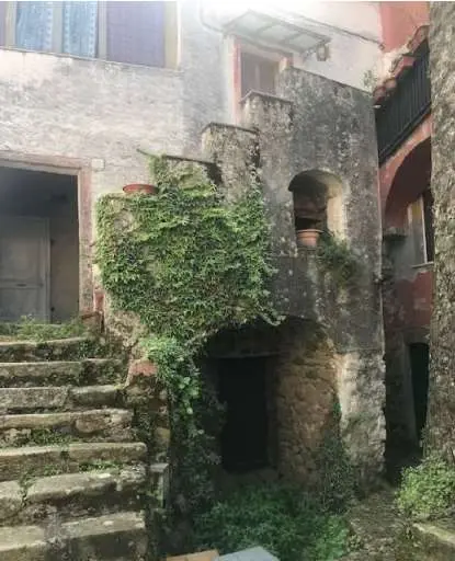 Appartamento 2, Follo