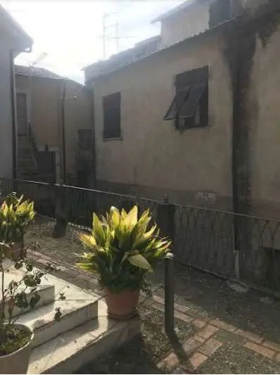 Appartamento 2, Follo