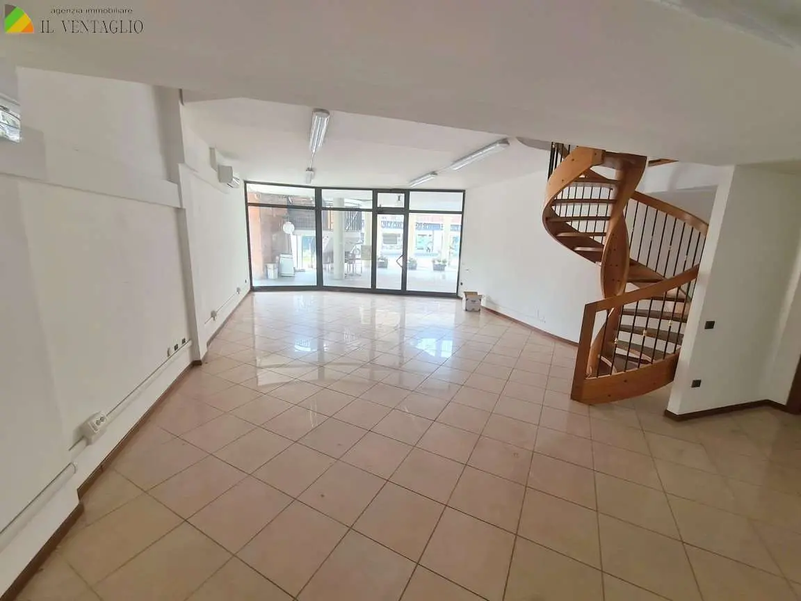 Immagine per Negozio in affitto a Maranello