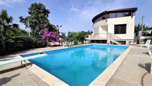 Villa via Contrada Monte San Michele, Conversano
