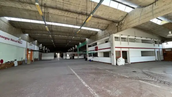 Industriale via Fratelli Philips 11, Zona Industriale, Bari