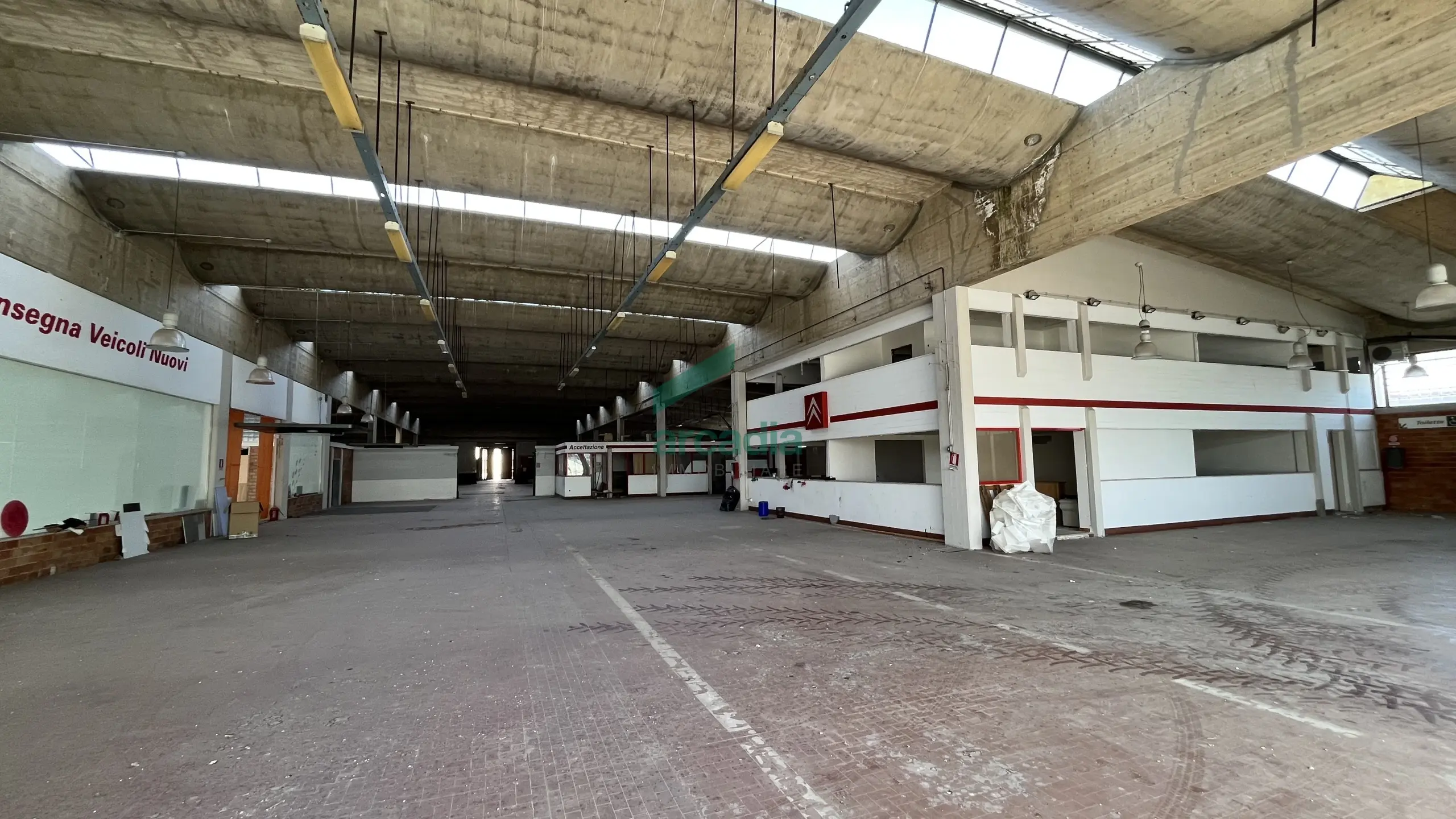 Immagine per Industriale in vendita a Bari via Fratelli Philips 11
