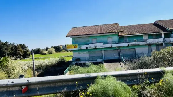 Commerciale via Provinciale Per Acquaviva 1812, Gioia Del Colle