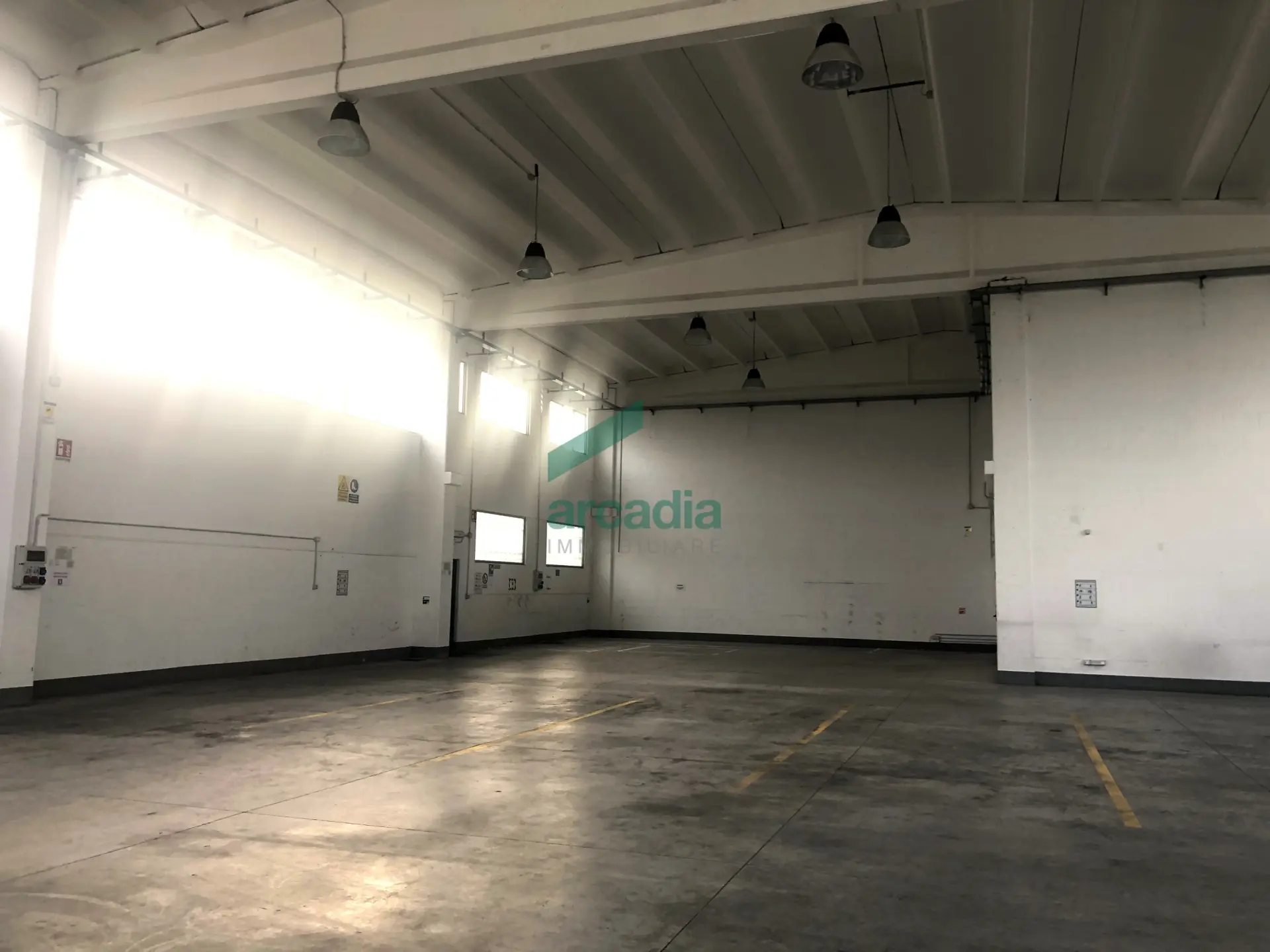 Immagine per Industriale in vendita a Modugno via Delle Magnolie 8