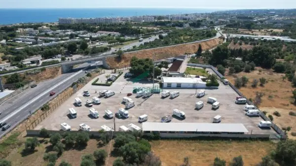 Locale Commerciale via Giovanni Gentile 79bis, Japigia, Bari