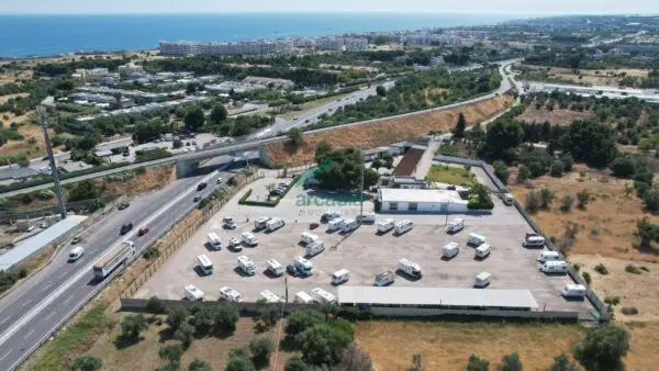 Locale Commerciale via Giovanni Gentile 79bis, Japigia, Bari
