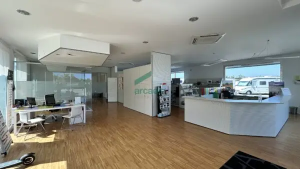 Locale Commerciale via Giovanni Gentile 79bis, Japigia, Bari