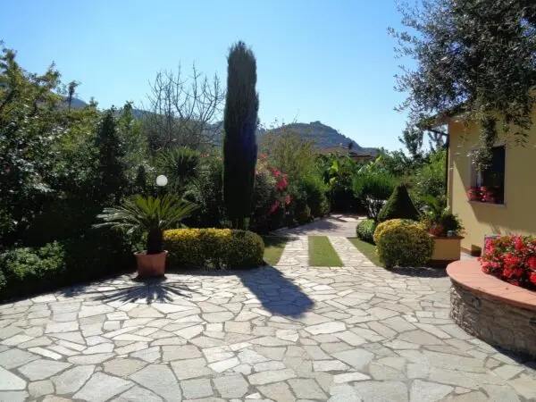 Villa via, Montignoso