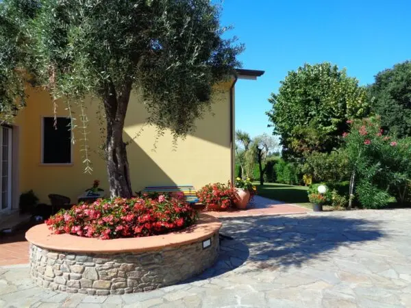 Villa via, Montignoso