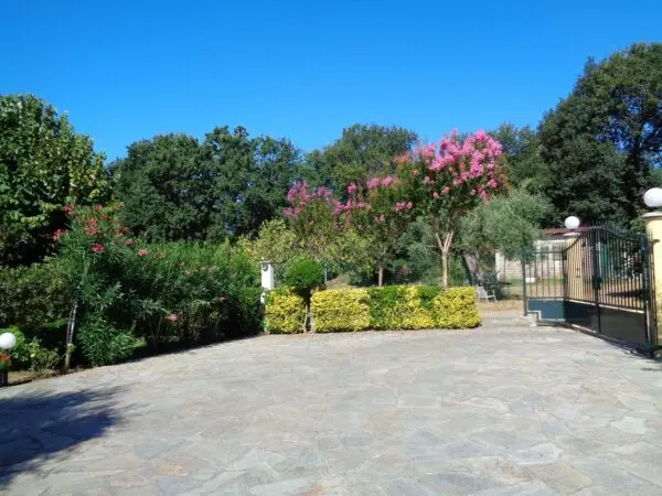 Villa via, Montignoso