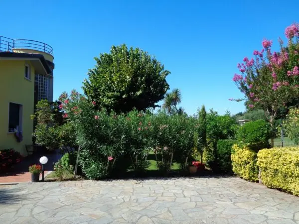 Villa via, Montignoso