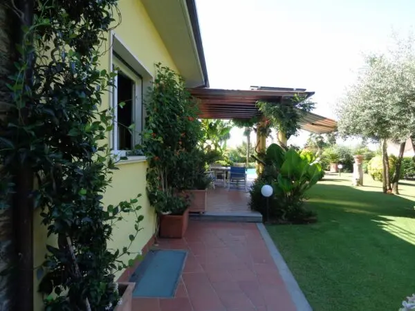 Villa via, Montignoso