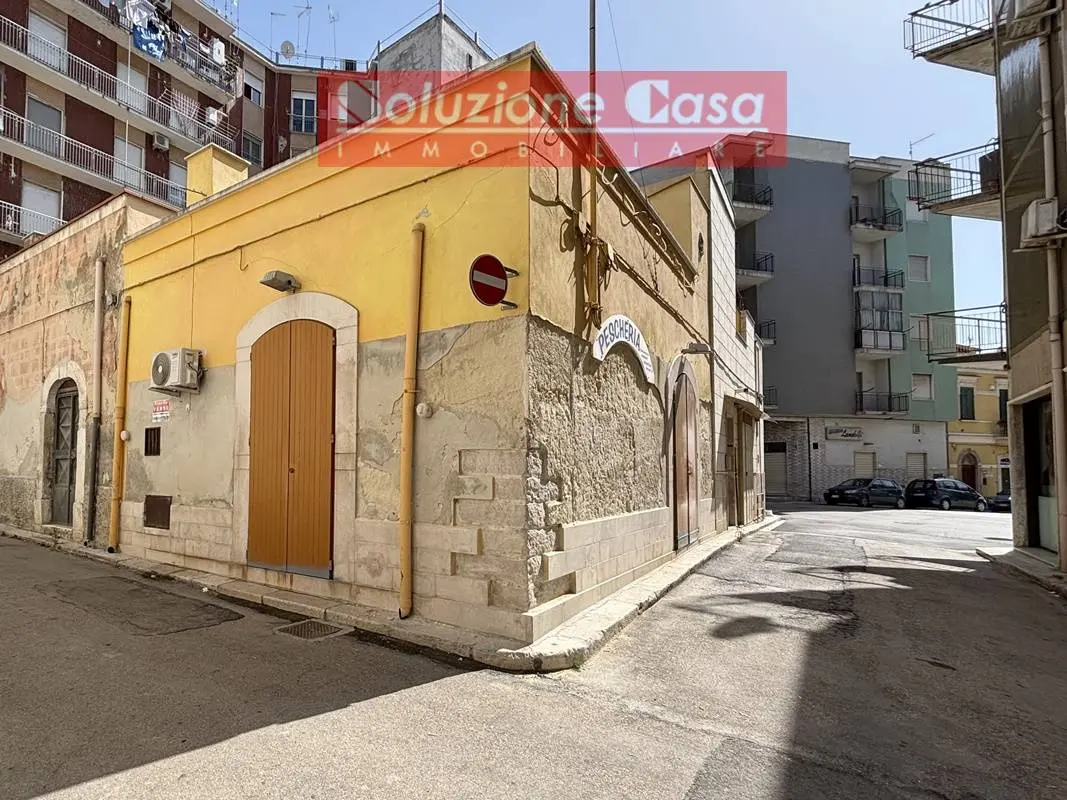 Immagine per Locale Commerciale in vendita a Canosa di Puglia via Giuseppe Verdi 2