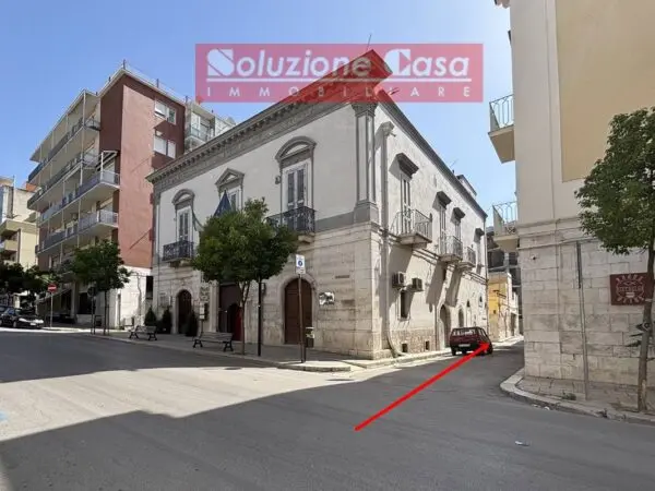 Locale Commerciale via Giuseppe Verdi 2, Canosa Di Puglia