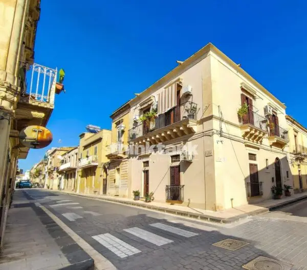 Stabile/Palazzo via Garibaldi, Noto