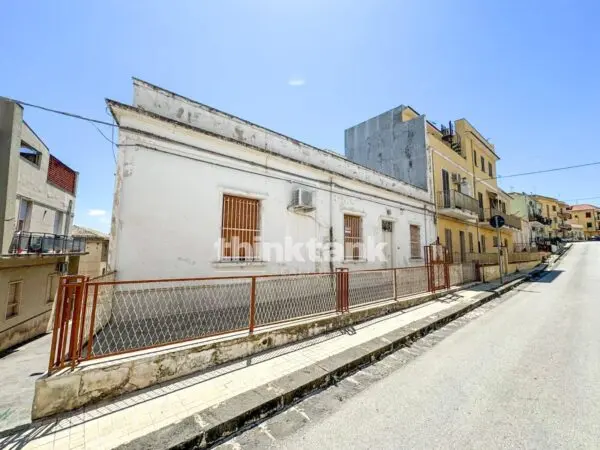 Casa Indipendente via Milano, Noto