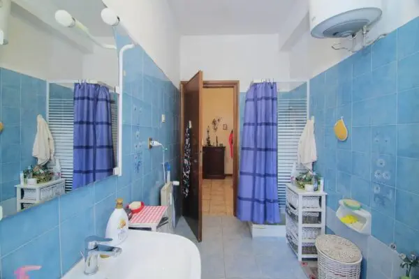 Appartamento via Rivisondoli 47, Roma
