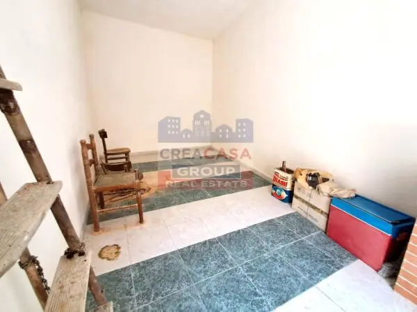 Casa Indipendente piazza Cutrufelli, Graniti
