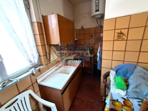 Casa Indipendente piazza Cutrufelli, Graniti
