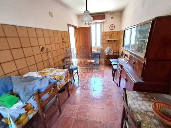 Casa Indipendente piazza Cutrufelli, Graniti