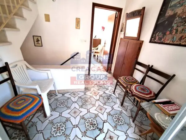 Casa Indipendente piazza Cutrufelli, Graniti