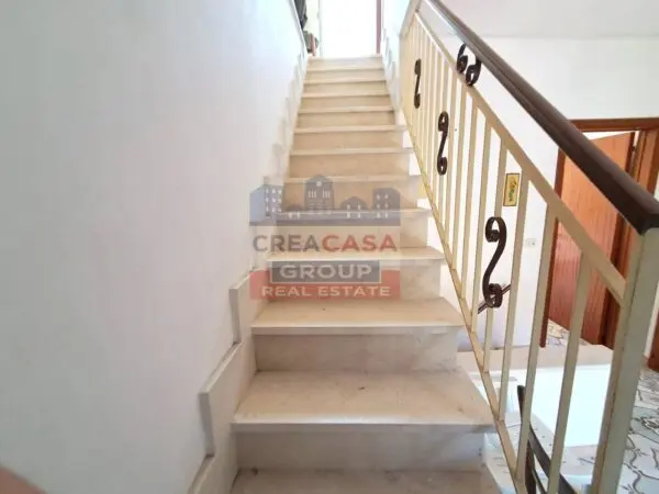 Casa Indipendente piazza Cutrufelli, Graniti