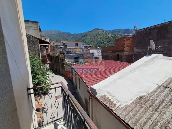 Casa Indipendente piazza Cutrufelli, Graniti