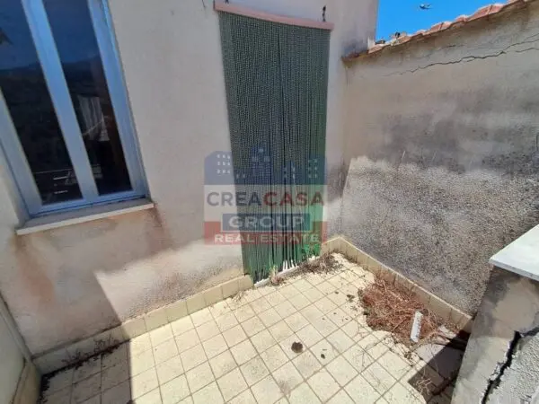 Casa Indipendente piazza Cutrufelli, Graniti