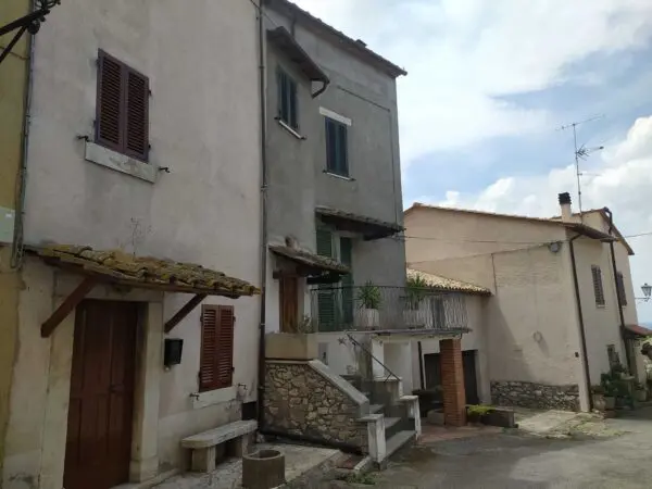 Villa Bifamiliare piazza Panfili, Guardea