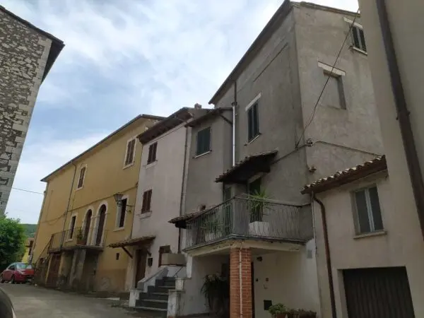 Villa Bifamiliare piazza Panfili, Guardea