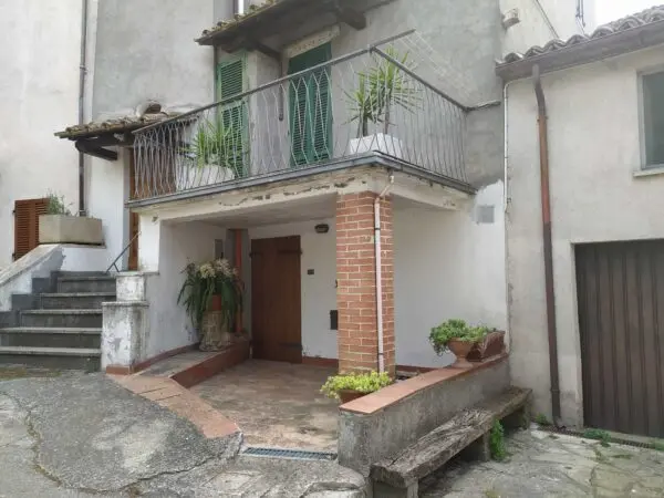 Villa Bifamiliare piazza Panfili, Guardea