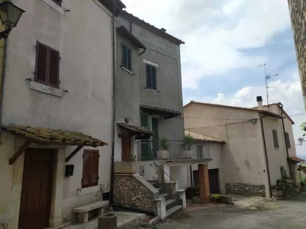 Villa Bifamiliare piazza Panfili, Guardea