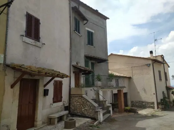 Villa Bifamiliare piazza Panfili, Guardea