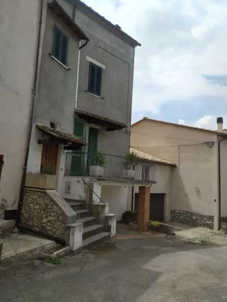 Villa Bifamiliare piazza Panfili, Guardea