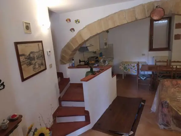 Villa Bifamiliare piazza Panfili, Guardea