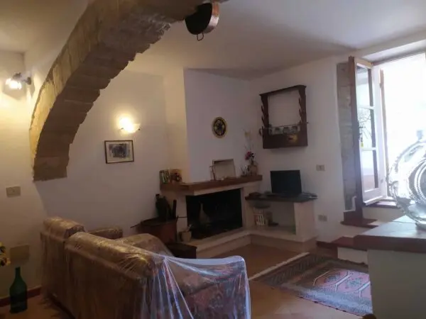 Villa Bifamiliare piazza Panfili, Guardea