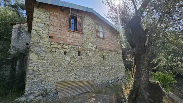 Rustico via Località Para, Airole