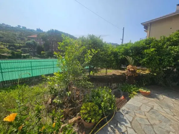 Villa Trifamiliare via Alba 6, Bordighera