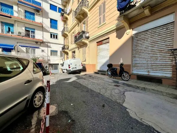 Magazzino via Jean Jonquiere 25, Ospedaletti