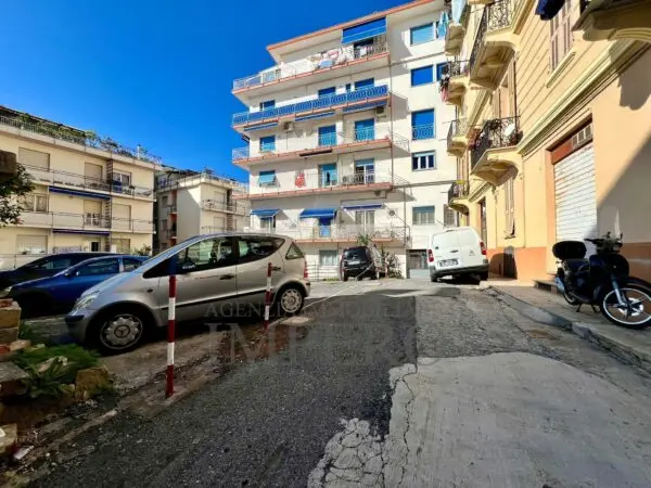 Magazzino via Jean Jonquiere 25, Ospedaletti