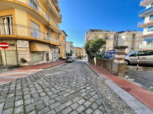 Magazzino via Jean Jonquiere 25, Ospedaletti