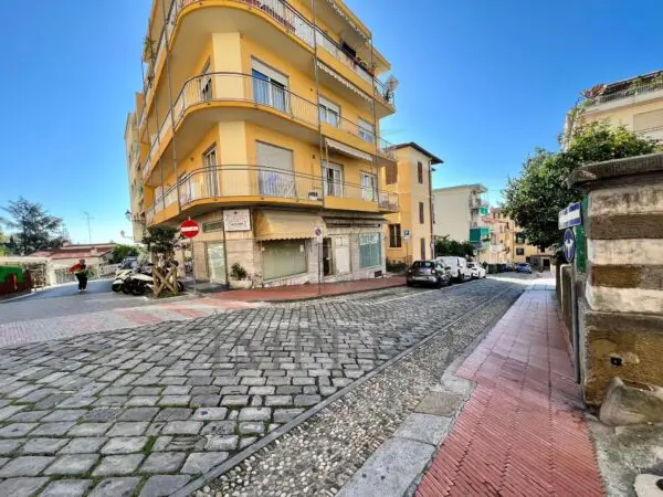 Magazzino via Jean Jonquiere 25, Ospedaletti