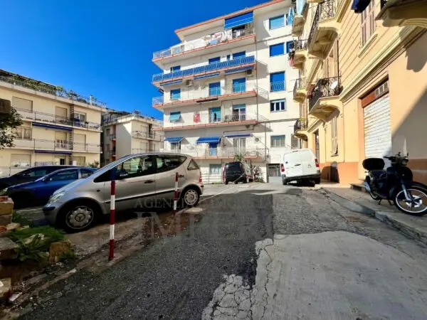 Magazzino via Jean Jonquiere 25, Ospedaletti