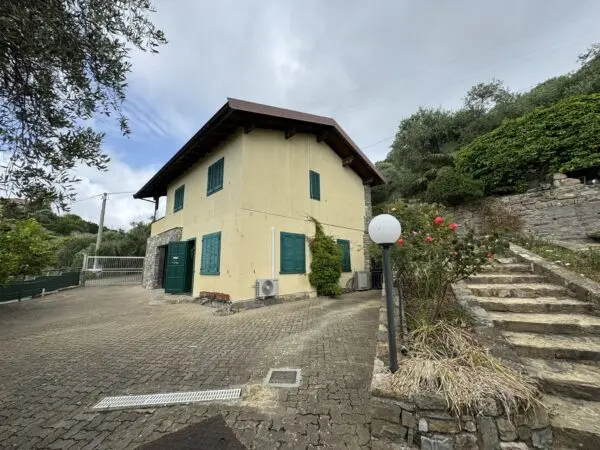 Villa Bifamiliare via Gramegna 7, Castellaro