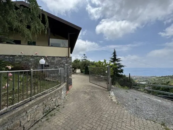 Villa Bifamiliare via Gramegna 7, Castellaro