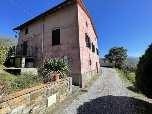 Casale via Di Mammoli, Lucca
