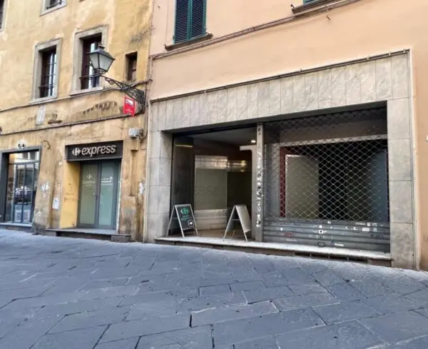Locale Commerciale via Calderia 7, Centro Storico, Lucca