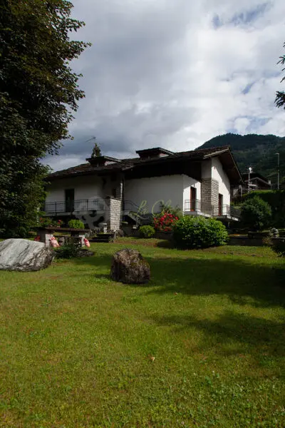 Villa A Schiera via Frazione Villaret 32, La Salle