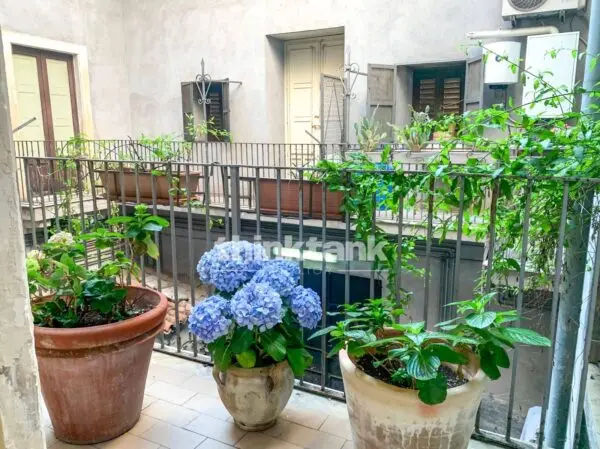 Appartamento via Tezzano 8, Catania